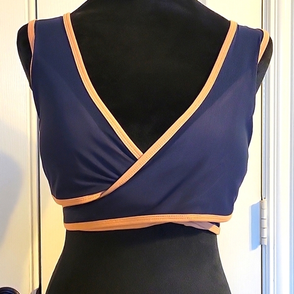 Fabletics size large blue and beige crisscross sports bra NWOT - Picture 2 of 8